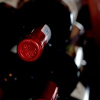 Bottiglia di vino rosso in cantina
